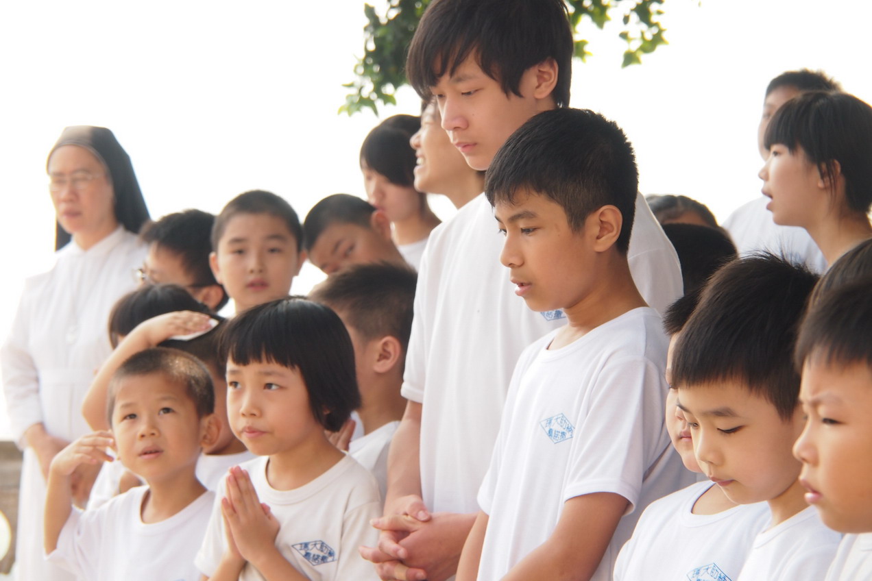 十月舉行敬禮聖母活動