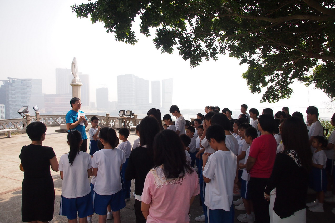 十月舉行敬禮聖母活動